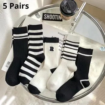 5 Пар женских носков средней длины, черно-белая верхняя одежда Four Seasons, спортивные модные носки в полоску с длинными трубками в стиле колледжа