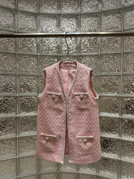 Сказочный жилет из розового твида Macaron с контрастной отделкой из плетеной ленты ручной работы