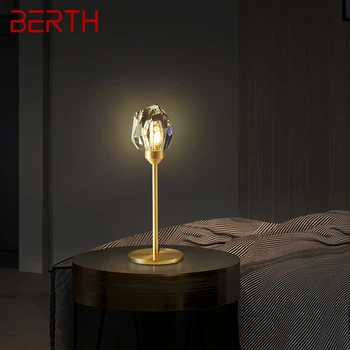 Спальное МЕСТО Современная латунная настольная лампа LED Crystal Настольное освещение Красота Креативный декор для гостиной Спальни